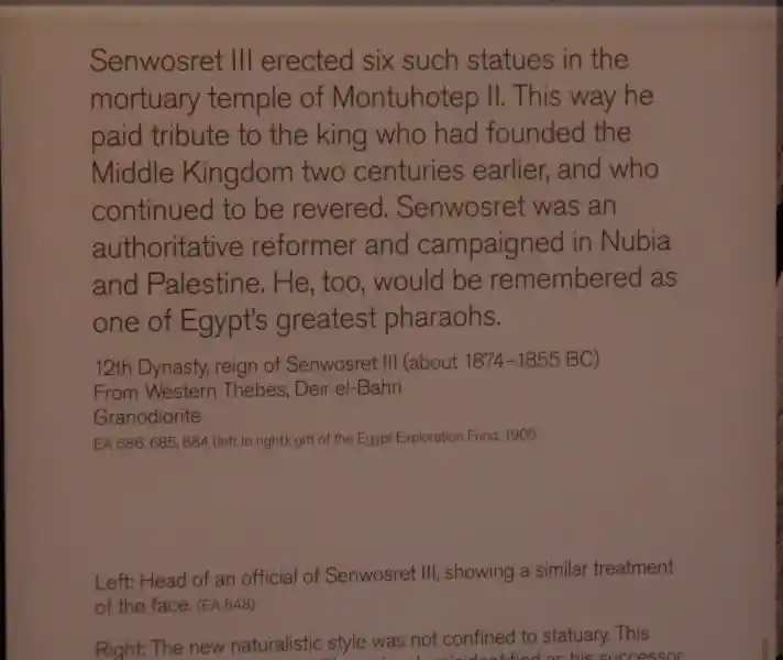 Pierced heart-like pendant on the statue of Senwosret III